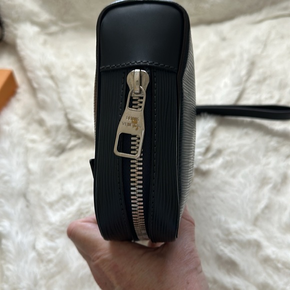 LOUIS VUITTON 💙 Epi leather OSRAY Navy/Silver wristlet blue suede int Authentic - Picture 5 of 16